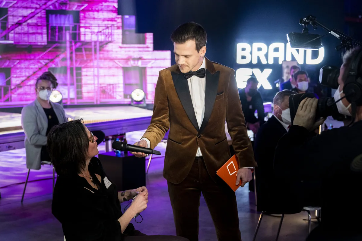 Deejay Plus bei den Hybrid BrandEx Awards 2022, kreative Award-Galerie.